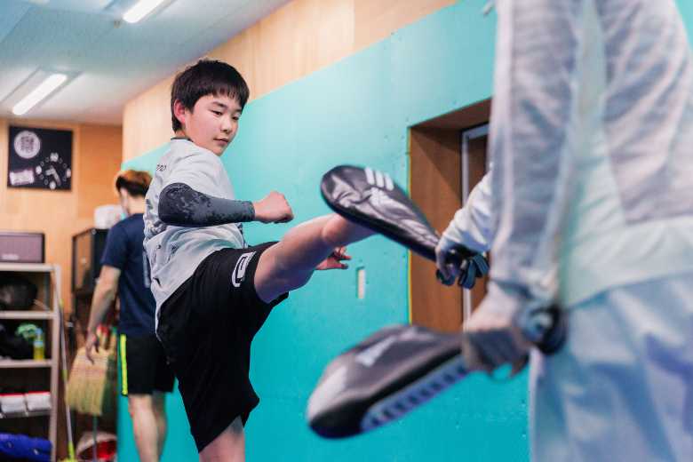 寝屋川市の格闘技ジム修斗GYMS直心会 キックササイズ指導風景01