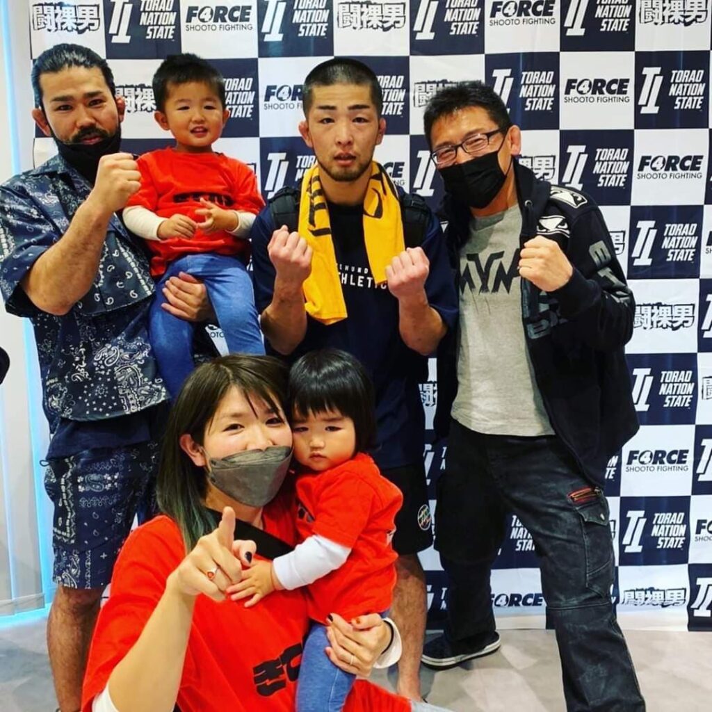 寝屋川市の格闘技ジム修斗GYMS直心会所属の奇天烈 TORAO27試合後