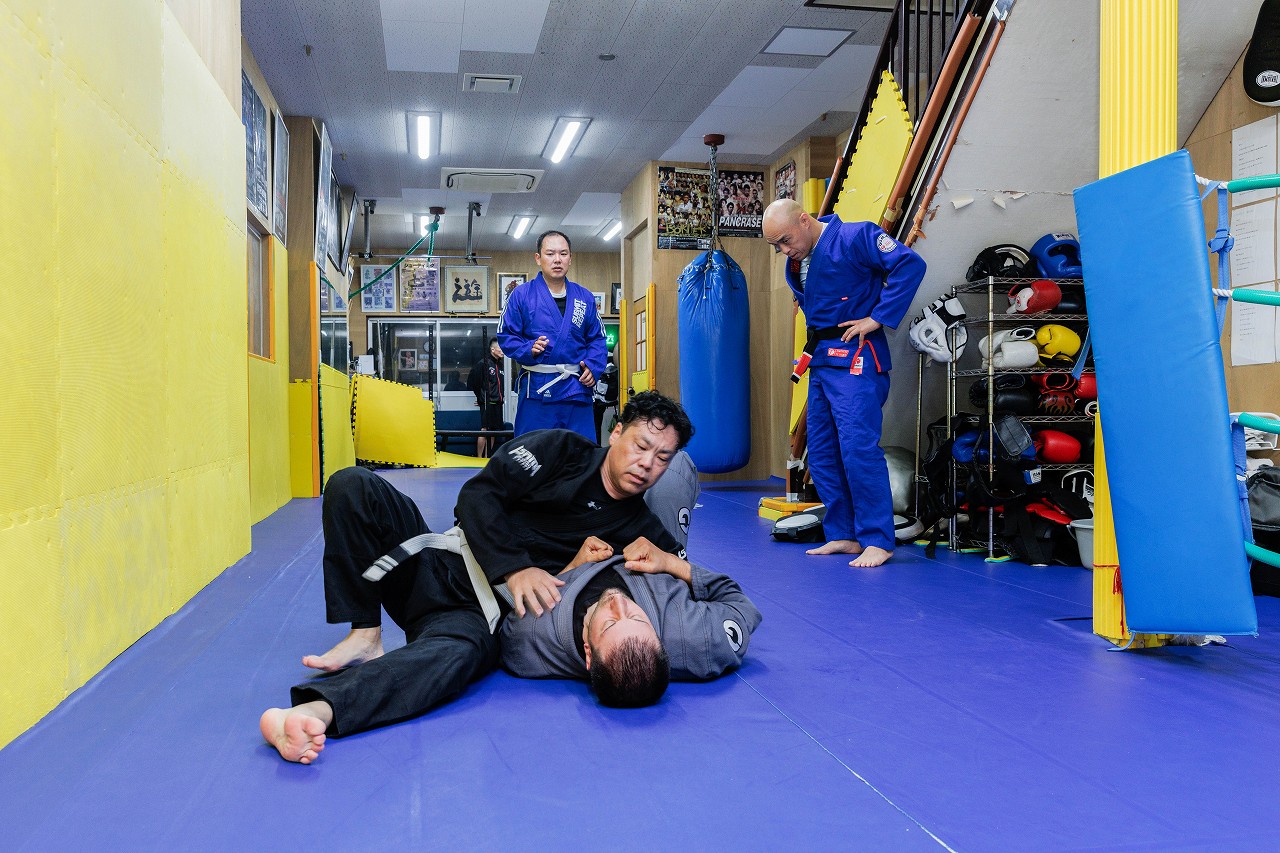 寝屋川市の格闘技ジム修斗GYMS直心会 柔術クラス 指導風景