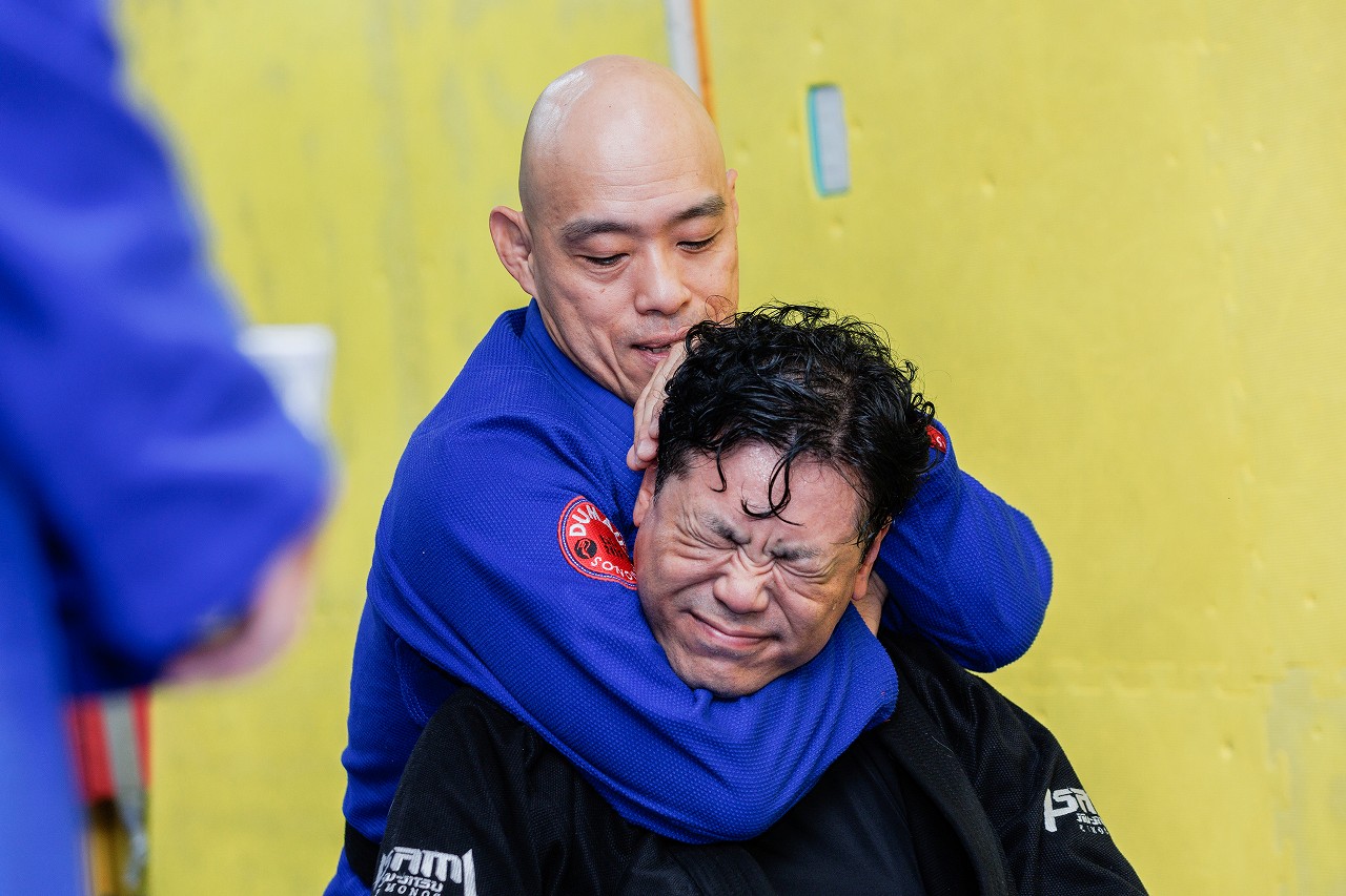 寝屋川市の格闘技ジム修斗GYMS直心会 柔術クラス 裸絞め