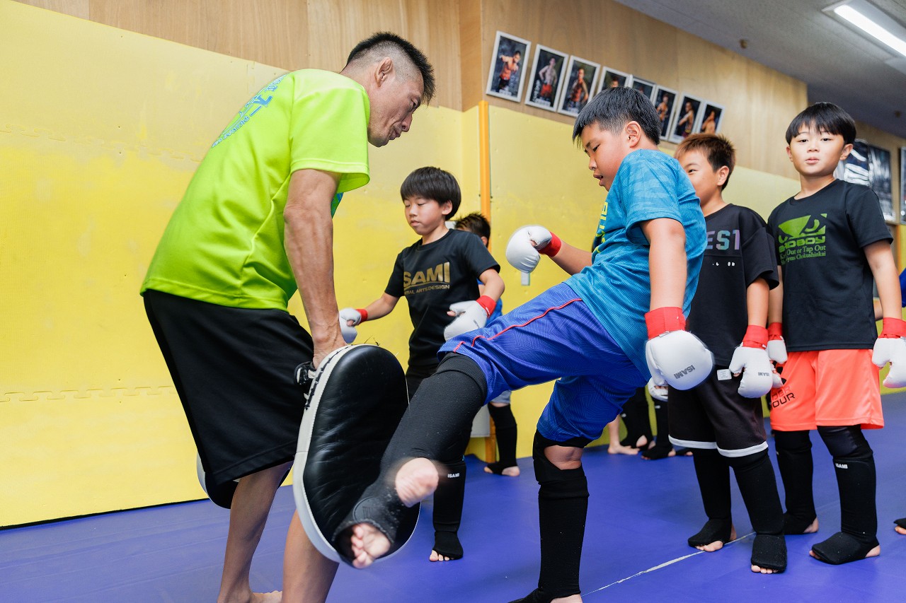 寝屋川市の格闘技ジム修斗GYMS直心会 キッズ修斗クラス ミット