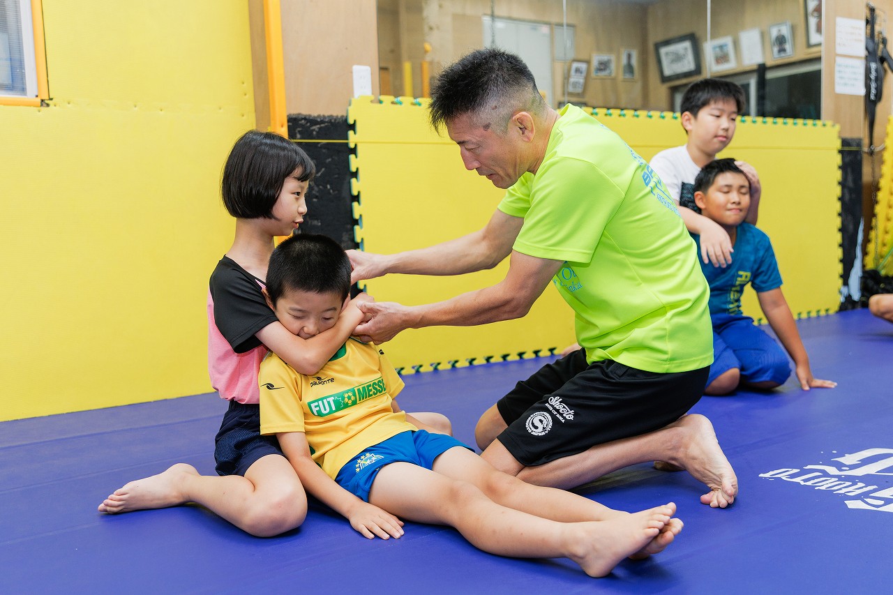 寝屋川市の格闘技ジム修斗GYMS直心会 キッズ修斗クラス 絞め技